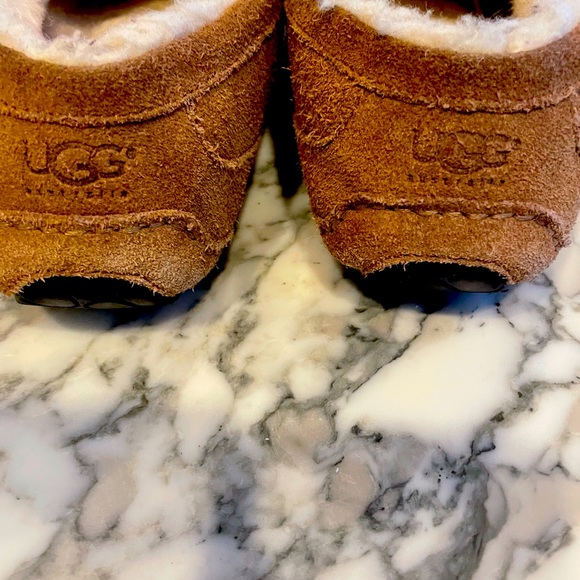 Ugg Unisex Size 6 Chesnut color Slippers - Picture 4 of 5